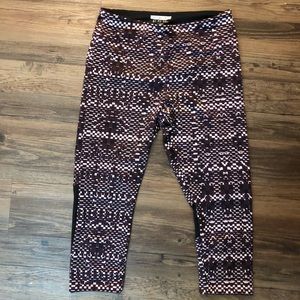 Maroon cropped patterned leggings